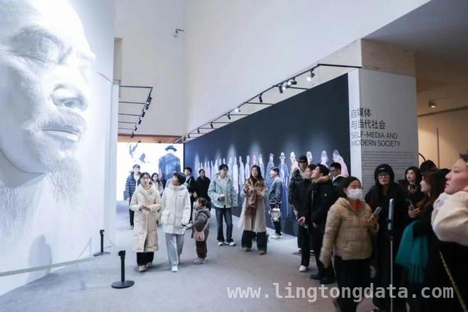 “人智时代”济南国际双年展：一场艺术的震撼之旅