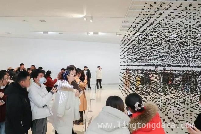 “人智时代”济南国际双年展：一场艺术的震撼之旅