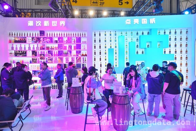 第112届糖酒会：川酒邛崃产区闪耀登场，多元酒品惊艳亮相