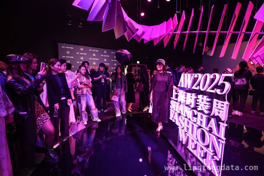 2025秋冬上海时装周启幕，EP雅莹开幕大秀演绎东方之雅