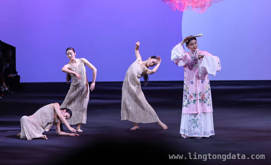 2025秋冬上海时装周启幕，EP雅莹开幕大秀演绎东方之雅