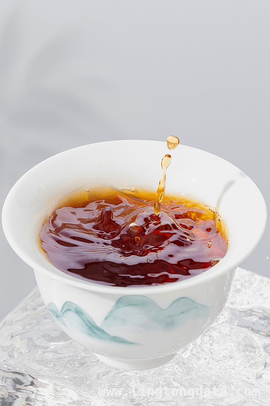 从陨坑到茶杯，揭秘特色茶的诞生之旅，解锁陨坑茶密码，领略原生态茶饮的魅力