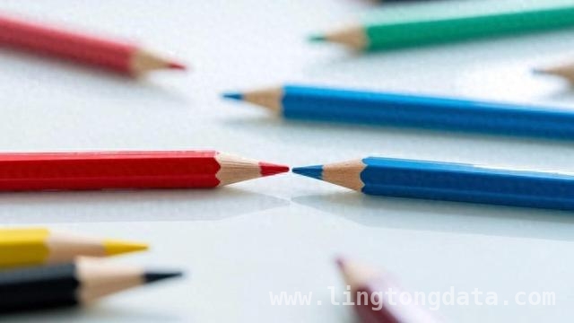 中学时代，红蓝铅笔里的青春情谊，红蓝铅笔：中学同桌情谊的见证