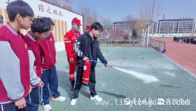 2300余名师生的安全课堂：泗水县救援队进校园大揭秘