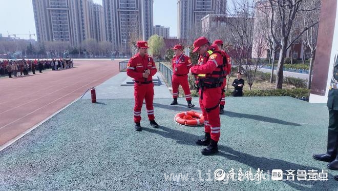 2300余名师生的安全课堂：泗水县救援队进校园大揭秘