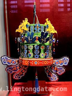 百万销量见证：国博凤冠冰箱贴引领文创新风尚 凤冠冰箱贴破百万销量，国博文创开启文化新潮流