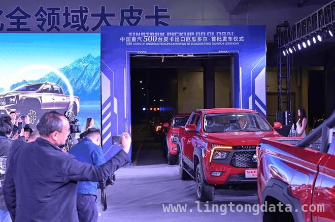 中国重汽500台搏胜皮卡出口南美首批交付，开启海外市场新征程 中国重汽搏胜皮卡出口南美，技术与本地化运营双驱动