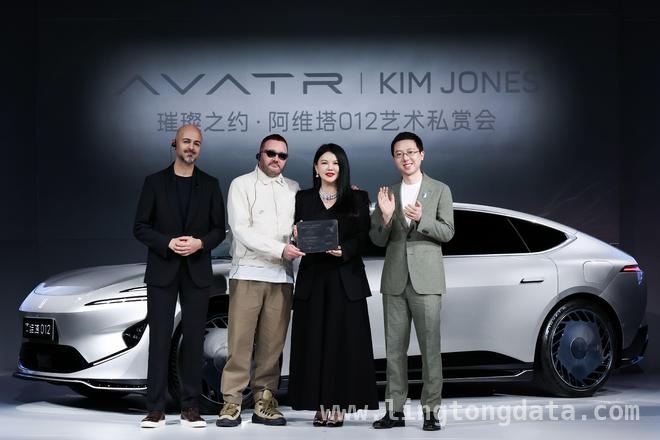 阿维塔012艺术私赏会启幕，科技与艺术碰撞出怎样的火花？，阿维塔012全球交付开启，引领中国新豪华汽车走向世界！