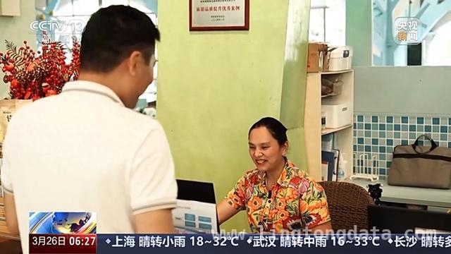 十载春秋，看琼海姑娘如何在博鳌绽放光芒，琼海姑娘周明：用十年服务，点亮博鳌风采