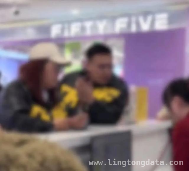 滕顺强夫妇疑遭歧视登热搜，无奈宣布退网，网红夫妇就餐后店铺消杀引争议，终决定退网！