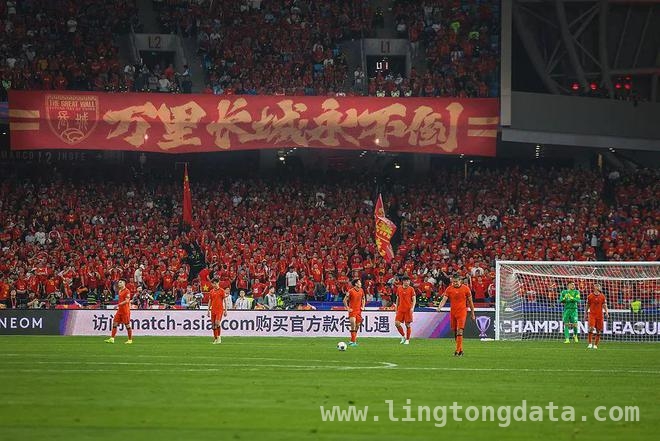 0-2不敌澳大利亚，国足精神风貌与新人表现点亮未来 残阵出击的国足：下半场逆袭，新人闪耀盼出线