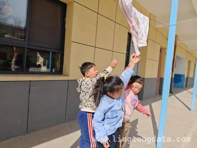 灞桥幼儿园“洗衣小能手”活动，开启幼儿自理成长之旅，“我是洗衣小能手”：灞桥幼儿园为孩子自理成长添动力