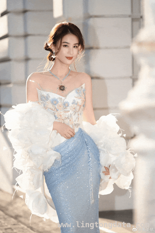 黄圣依离婚后魅力升级，毛姆经典五部曲值得一读，黄圣依离婚后美出新高度，阅读重塑自我，毛姆经典不容错过