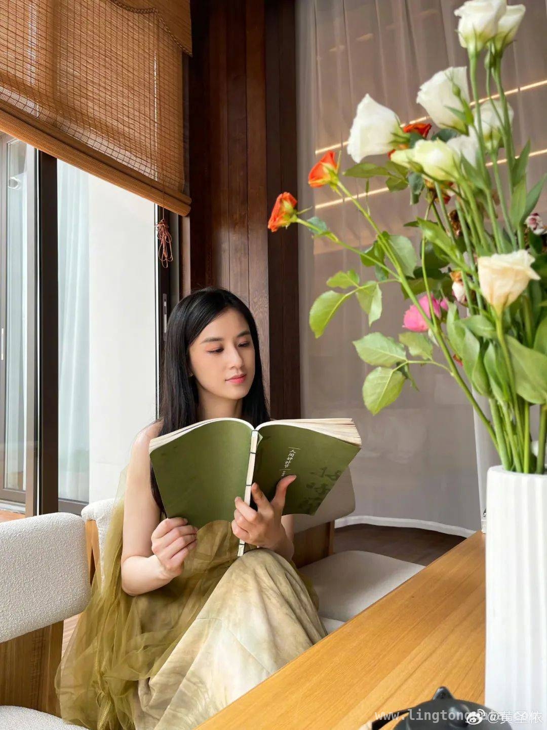 黄圣依离婚后魅力升级，毛姆经典五部曲值得一读，黄圣依离婚后美出新高度，阅读重塑自我，毛姆经典不容错过