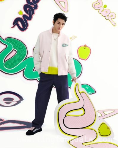 1. 邓为演绎DIOR AND KAWS限定系列，开启新年潮流盛宴！ 3. 惊艳！DIOR AND KAWS限定系列，邓为精彩演绎潮流新风尚