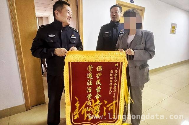 历下公安破获企业资金侵占案，企业送锦旗致谢，出纳侵占公司36万，警方追赃助企渡难关