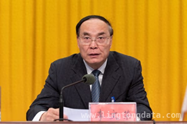 李文荣被曲靖人大罢免代表职务，从政生涯遭遇重大转折
