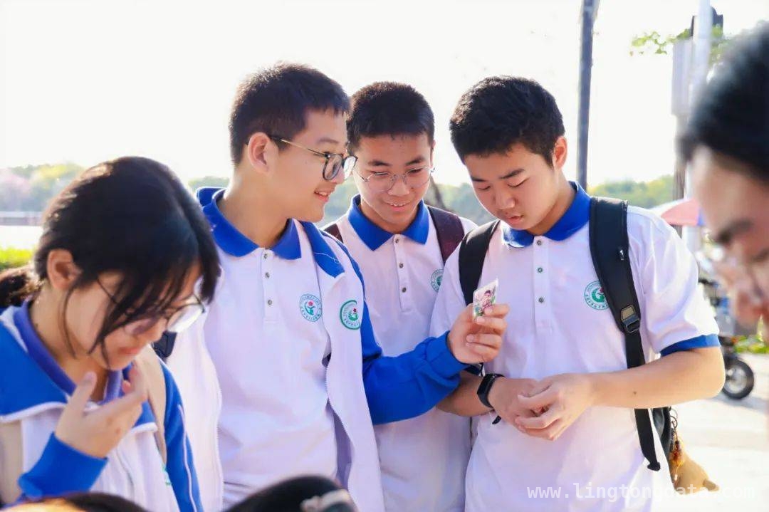 户外移动课堂：让学子在春天里成长蜕变 移动课堂开启，学子春日探索新征程