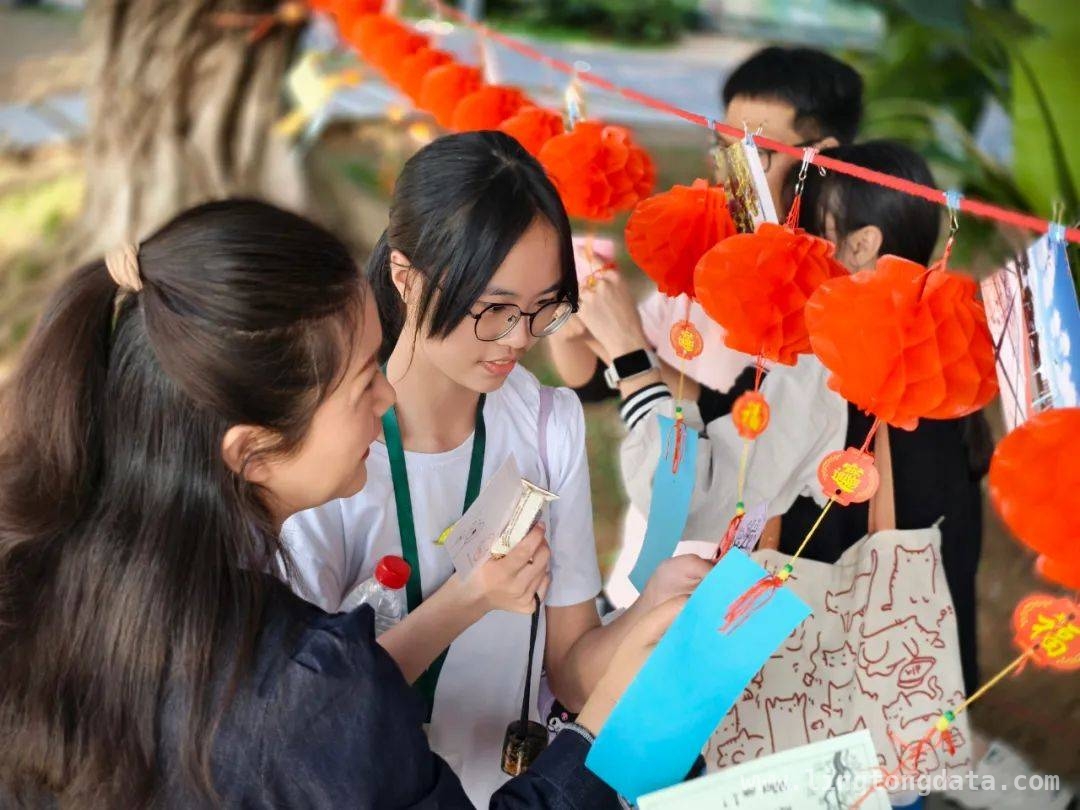 户外移动课堂：让学子在春天里成长蜕变 移动课堂开启，学子春日探索新征程
