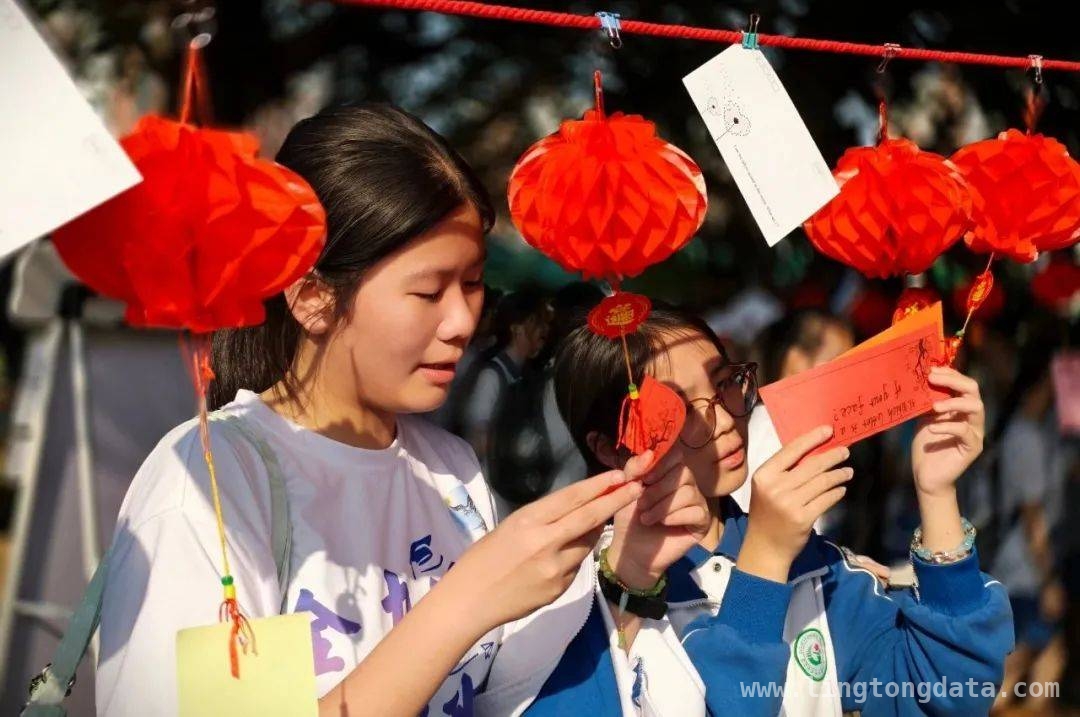 户外移动课堂：让学子在春天里成长蜕变 移动课堂开启，学子春日探索新征程