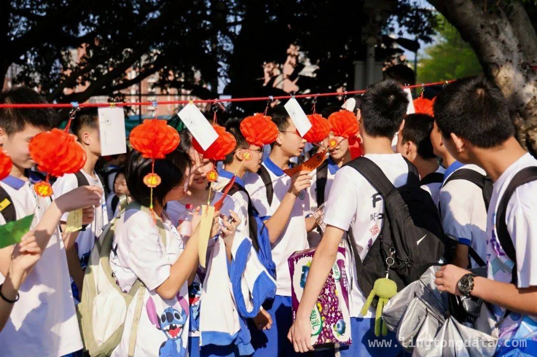 户外移动课堂：让学子在春天里成长蜕变 移动课堂开启，学子春日探索新征程