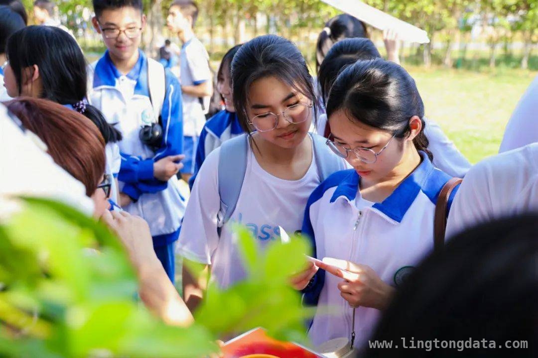 户外移动课堂：让学子在春天里成长蜕变 移动课堂开启，学子春日探索新征程