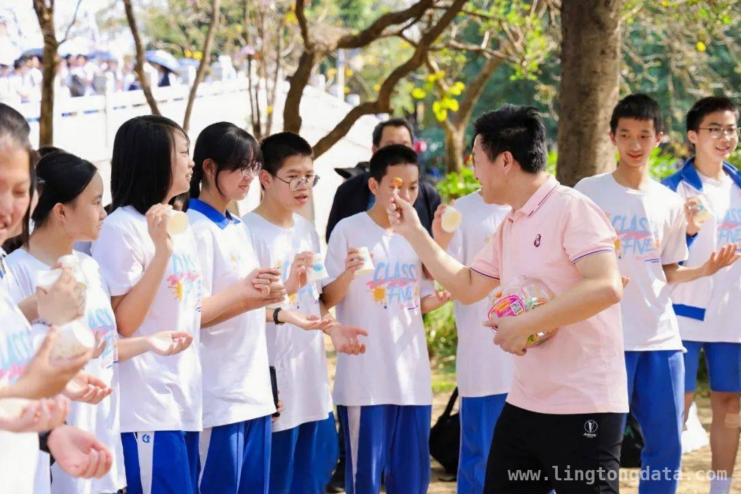 户外移动课堂：让学子在春天里成长蜕变 移动课堂开启，学子春日探索新征程