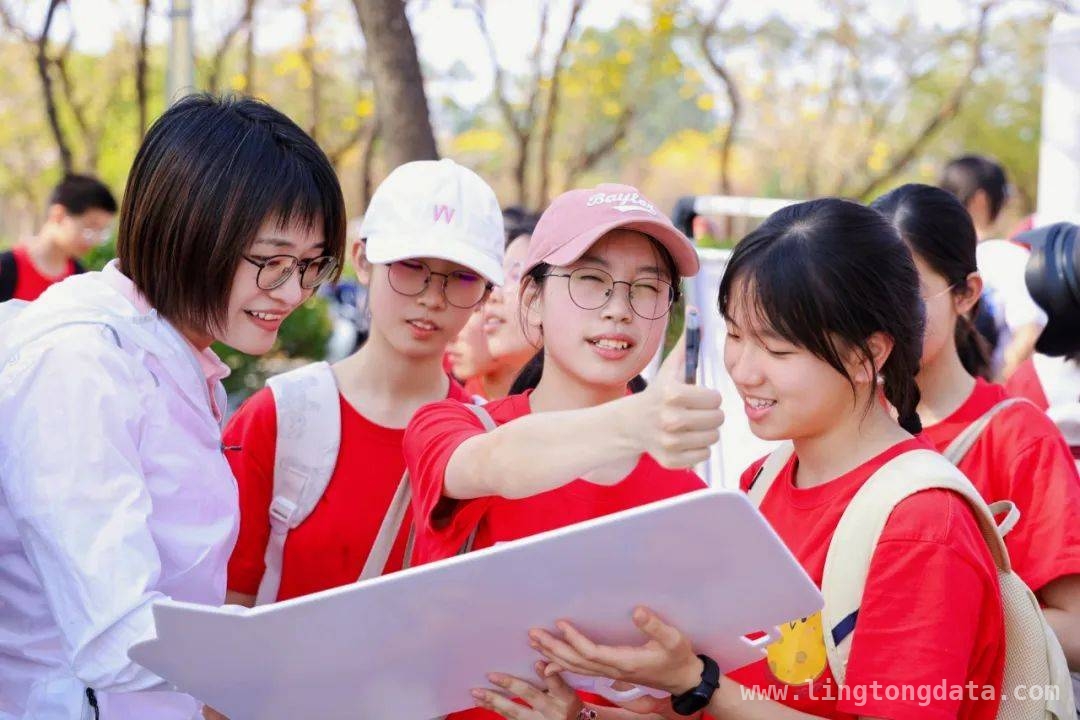 户外移动课堂：让学子在春天里成长蜕变 移动课堂开启，学子春日探索新征程