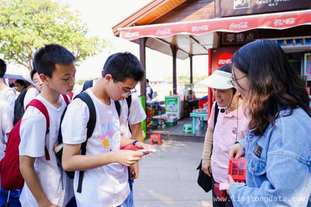 户外移动课堂：让学子在春天里成长蜕变 移动课堂开启，学子春日探索新征程