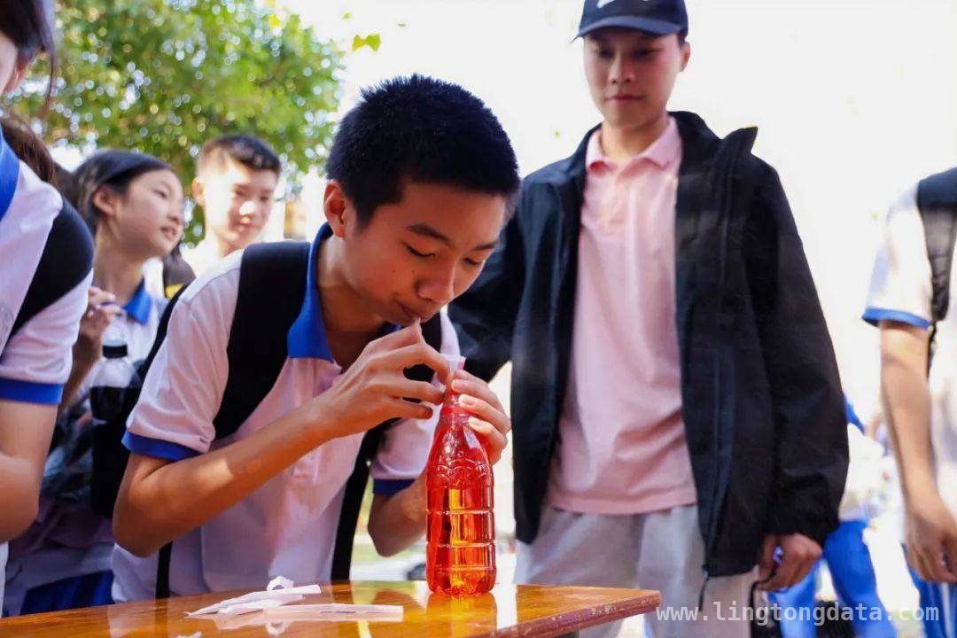 户外移动课堂：让学子在春天里成长蜕变 移动课堂开启，学子春日探索新征程