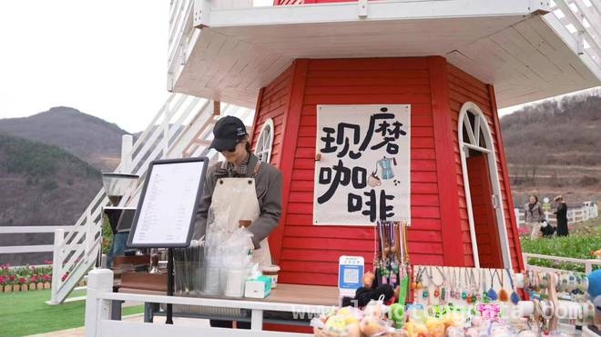 云上郁花园：春日极致体验，红叶柿岩等你来