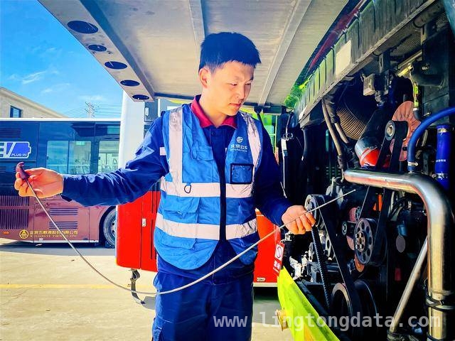 北京公交保修分公司为清明扫墓专线车辆“体检”保安全，公交集团严阵以待，守护清明祭扫出行安全