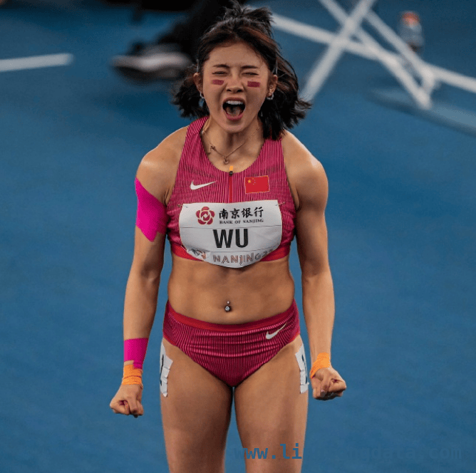 从逆境中崛起，吴艳妮首登亚洲跨栏之巅！
