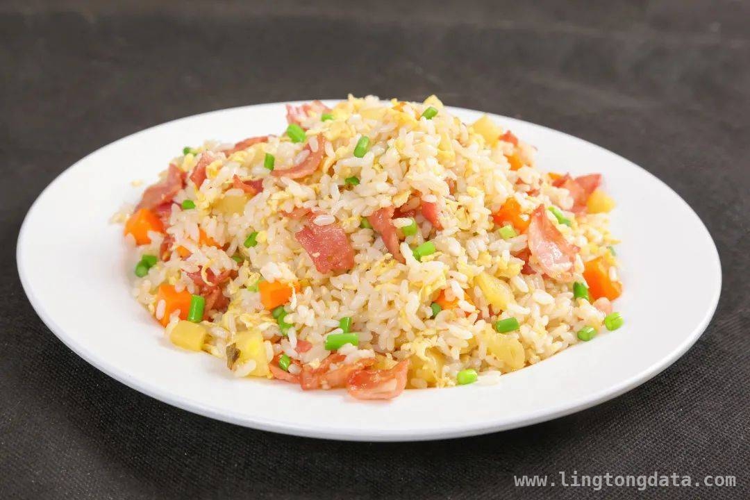 小心！“炒饭综合征”来袭，隔夜食物隐患多，剩米饭变“致命杀手”，海鲜绿叶菜隔夜也危险！