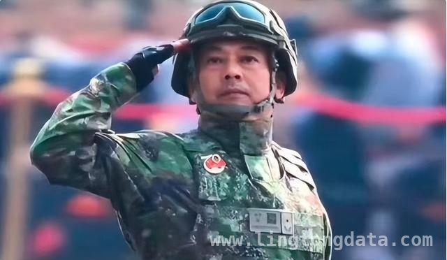 解析军队“首长”：制度、传统与现实称呼，你知道军队里什么样的军衔能被称“首长”吗？