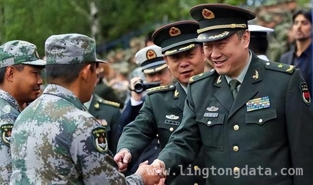 解析军队“首长”：制度、传统与现实称呼，你知道军队里什么样的军衔能被称“首长”吗？