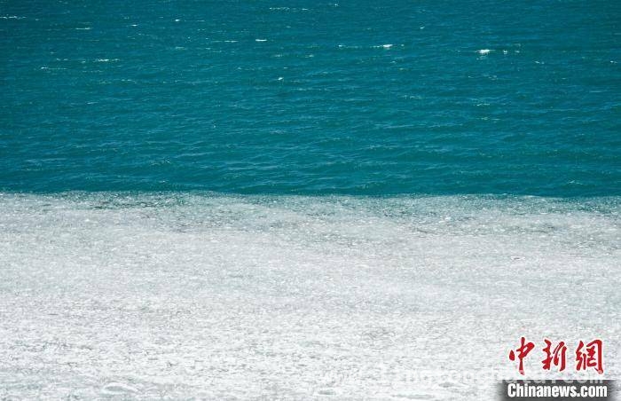 3月27日航拍：错那湖“鸳鸯火锅”景色震撼来袭
