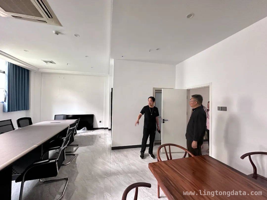 李云良参观广州国际摄影协会，强调影像讲好广州故事