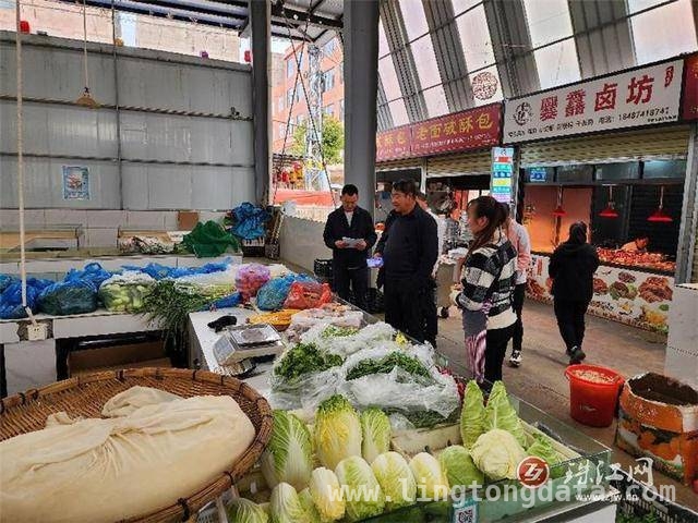 走进大龙潭农贸市场，大海哨社区开启精准帮扶之旅 大海哨社区深入市场调研，助力商户破解经营难题