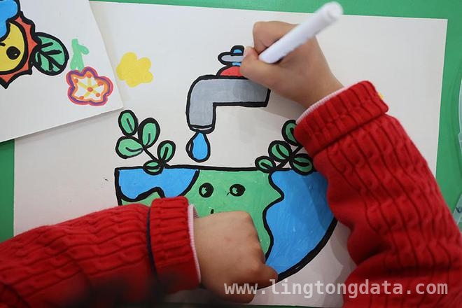 以一滴水之名，守护生命与文明，一滴水的神奇之旅：从微弱到强大
