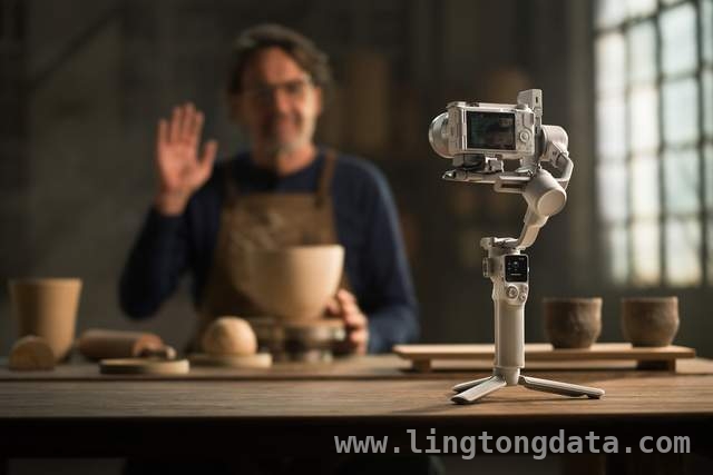 银灰魅力，DJI RS 4 Mini开启稳定器设计新纪元，DJI RS 4 Mini：轻量化与智能化完美融合的稳定器