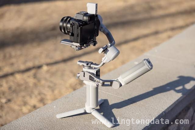 银灰魅力，DJI RS 4 Mini开启稳定器设计新纪元，DJI RS 4 Mini：轻量化与智能化完美融合的稳定器