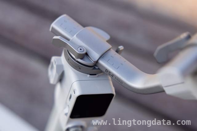 银灰魅力，DJI RS 4 Mini开启稳定器设计新纪元，DJI RS 4 Mini：轻量化与智能化完美融合的稳定器