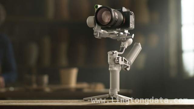 银灰魅力，DJI RS 4 Mini开启稳定器设计新纪元，DJI RS 4 Mini：轻量化与智能化完美融合的稳定器