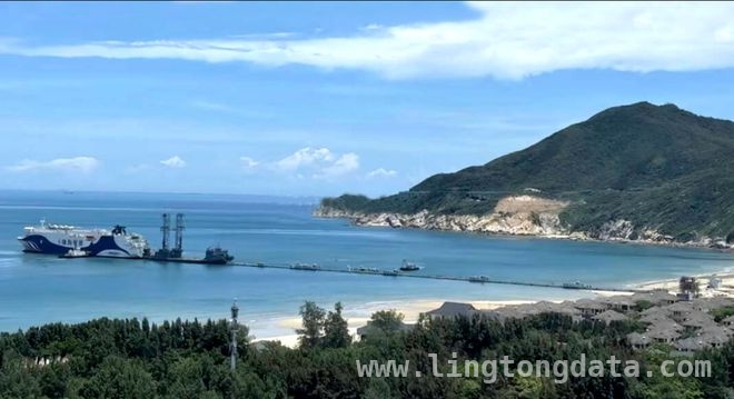 中国新型特种驳船亮相，台“台独”势力胆寒！