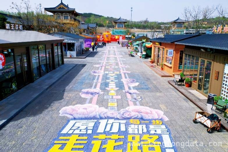 古街牡丹盛事：传统文化与当代创意的花young碰撞，穿越古街，开启牡丹主题的梦幻之旅