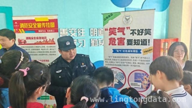 走进上海小学：禁毒消防演练打造安全校园，黄浦小学开展禁毒消防活动，师生安全意识再升级