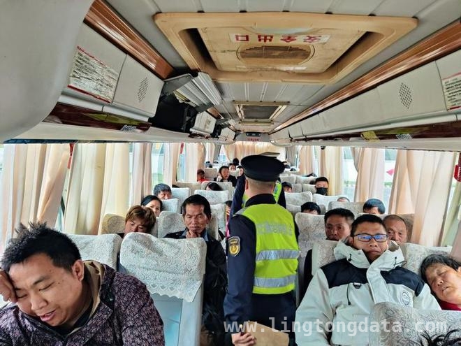 11名乘客沪昆高速被甩，交通执法紧急救援解困局 沪昆高速龙里段甩客，交通执法快速响应护乘客
