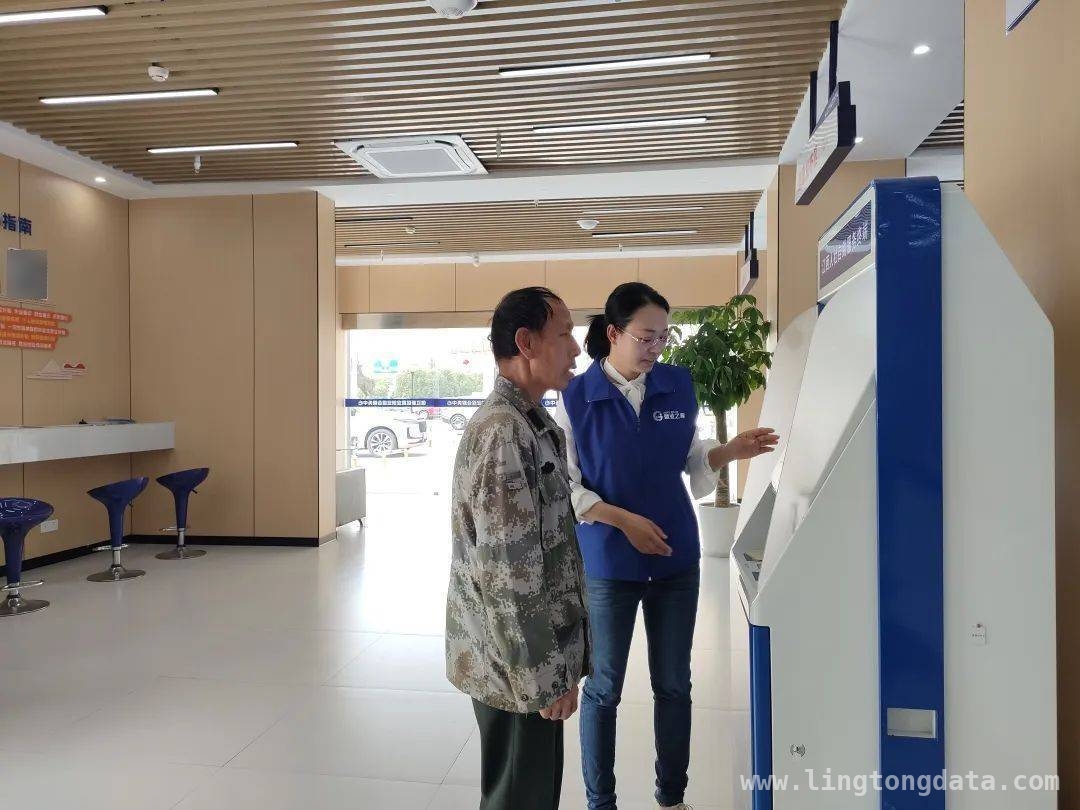 春日信江，社保服务为老人开启幸福之门
