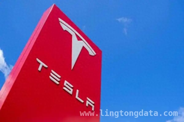 特斯拉软件升级：智能驾驶与安全保障双提升 特斯拉2024.45.32.12版更新，解锁智能驾驶新境界
